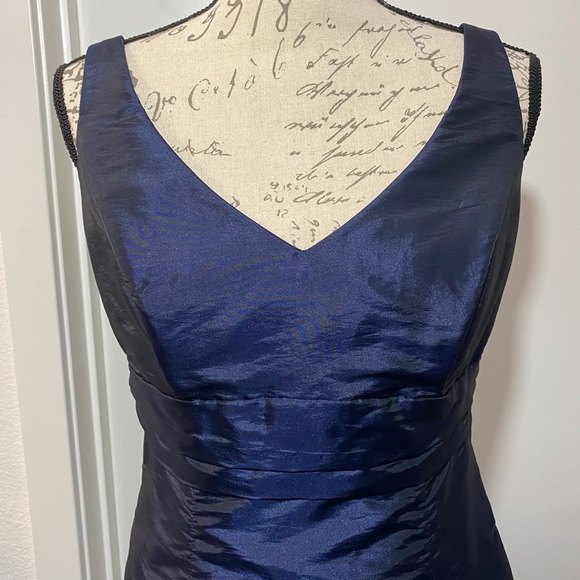 David’s bridal Sleeveless V-neck Tie Back Satin Mini Dress Navy Blue Size 8 - Picture 5 of 9